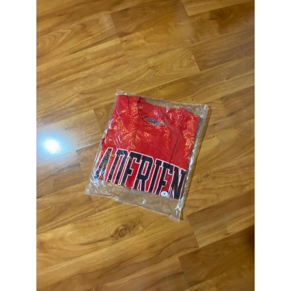 Size small color red condition